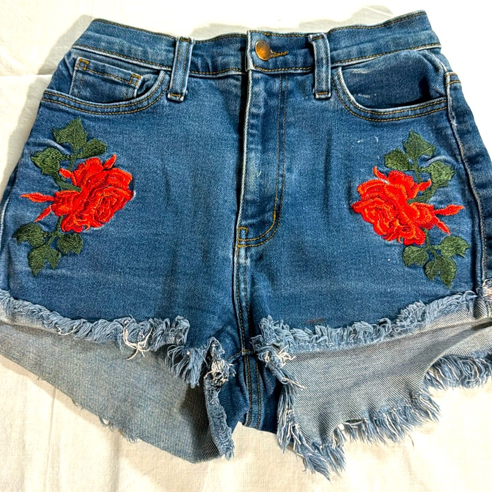 Vibrant M.i.U Womens High-Rise Embroidered Rose Denim Cut-Off Shorts Blue Size M